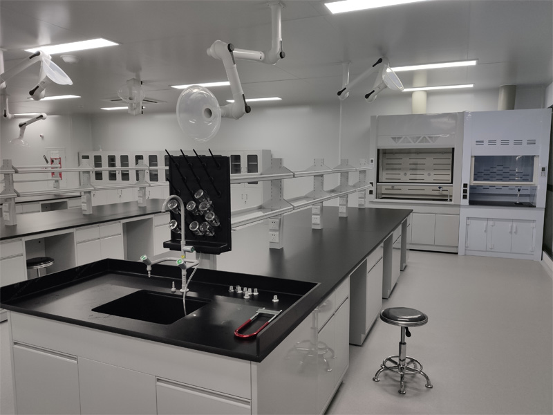 在实验室装修工程中，如何确保实验室的洁净度符合实验标准？